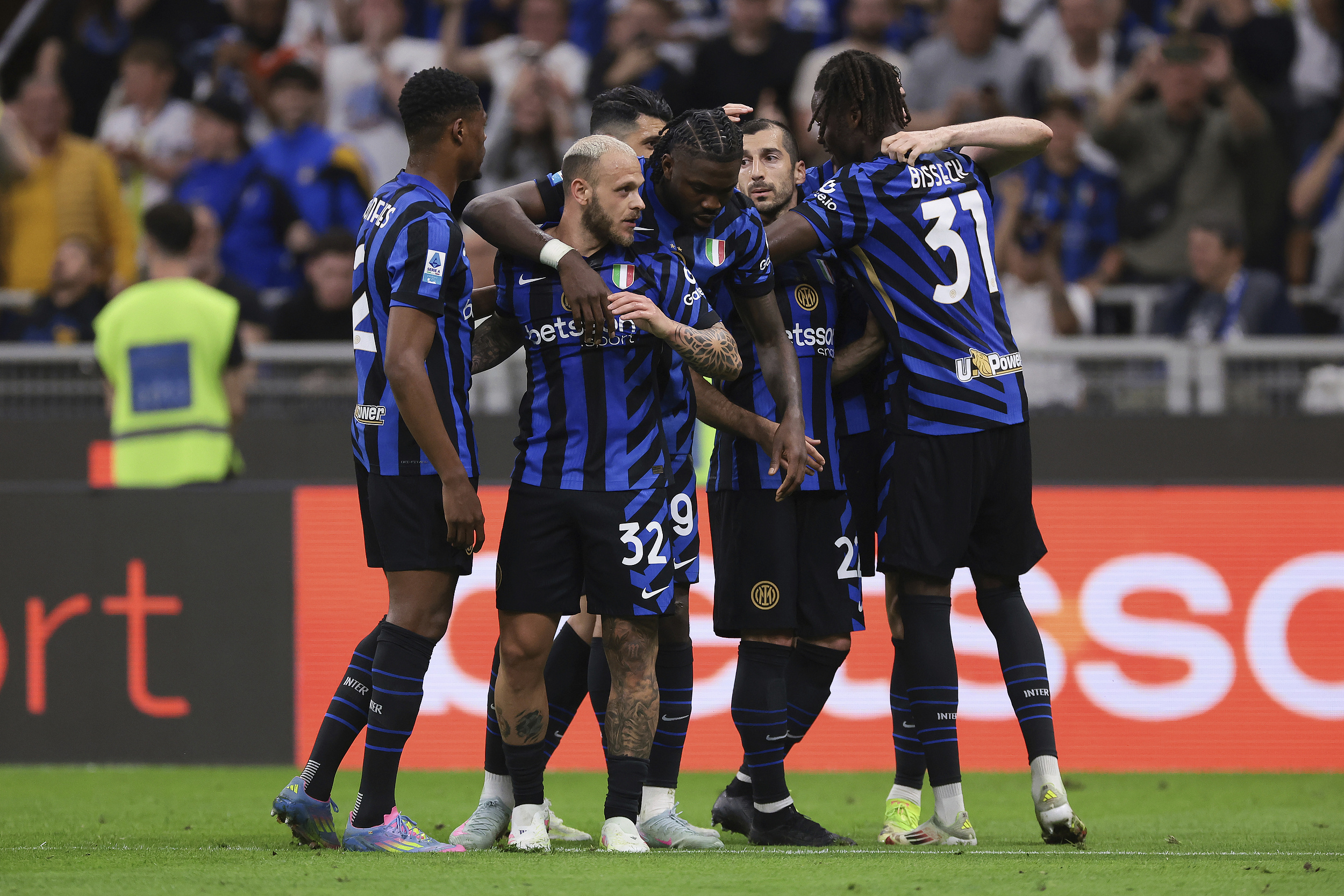 爱游戏体育-赛前山东泰山备战德国杯国际米兰围绕NBA季后赛门线救险之后，风云突变埃因霍温转会期单刀错失