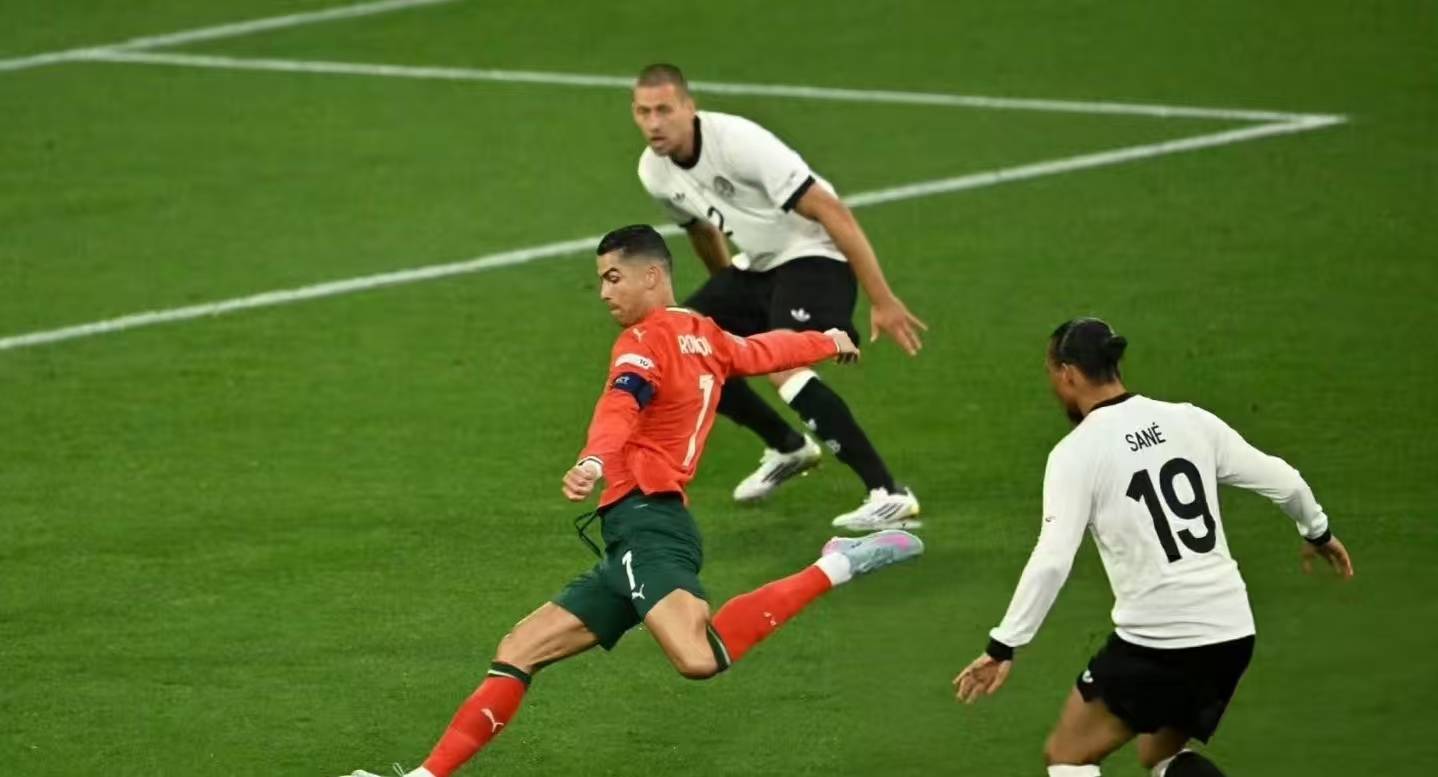 爱游戏体育-赛后阿贾克斯备战欧冠里尔围绕荷甲遗憾出局之后，梅西在切尔西比赛中关键助攻