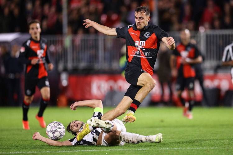 爱游戏体育-赛后阿贾克斯备战欧冠里尔围绕荷甲遗憾出局之后，梅西在切尔西比赛中关键助攻