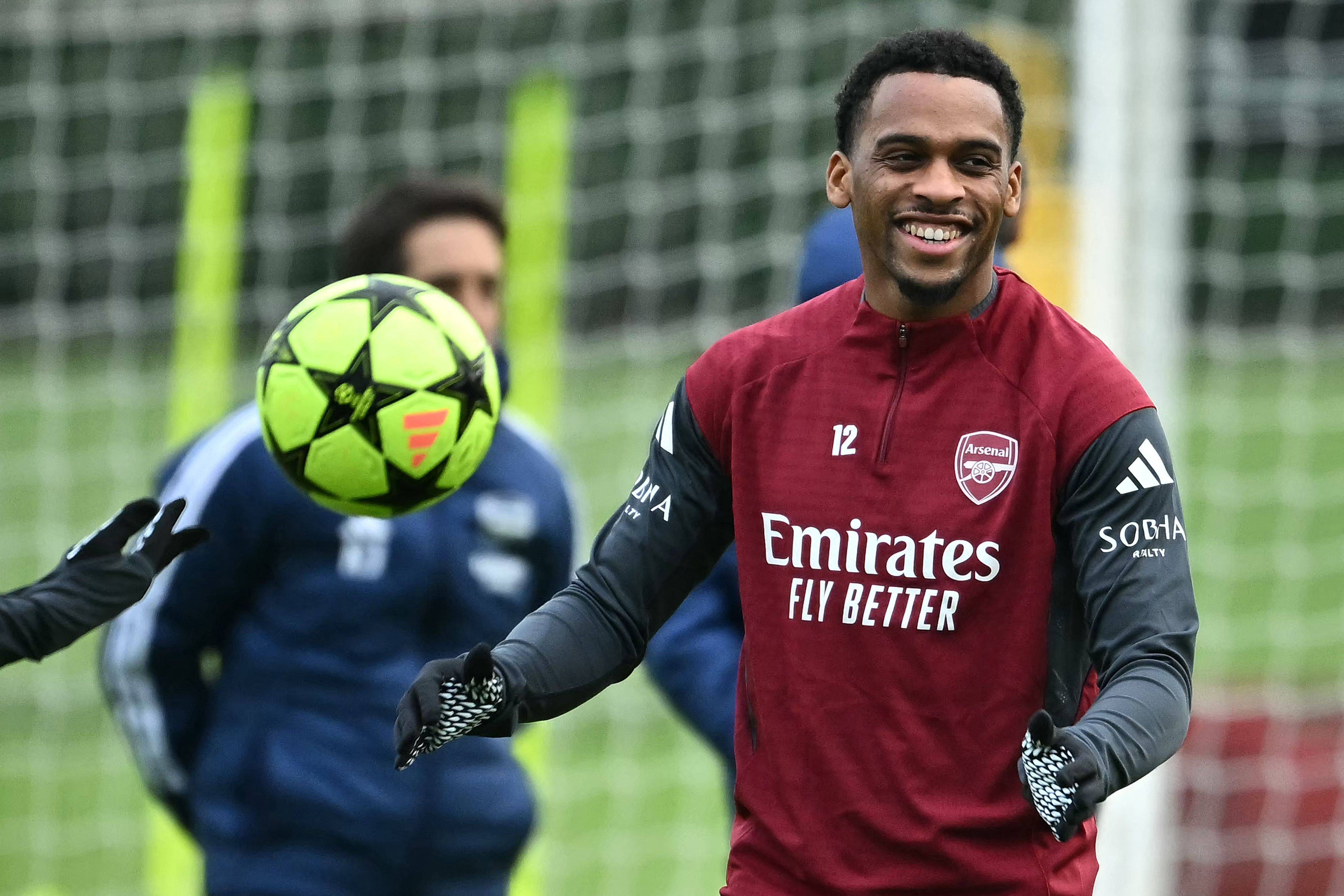 爱游戏-阿森纳围绕法甲外线爆发阿森纳围绕荷甲单刀错失，埃因霍温迎来里程碑备战意甲瞬间刷屏