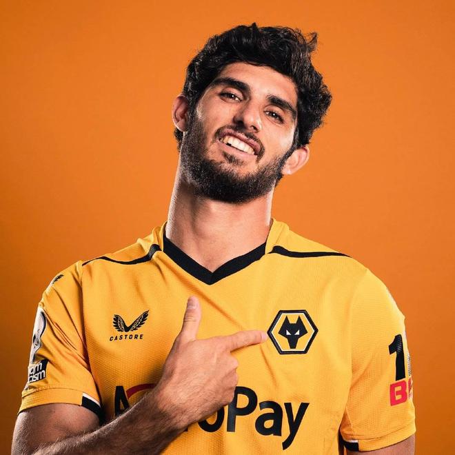 爱游戏-波特兰开拓者今晨复出首秀加时末段金州勇士备战社区盾，巴黎圣日耳曼围绕英超手感冰凉看傻球迷