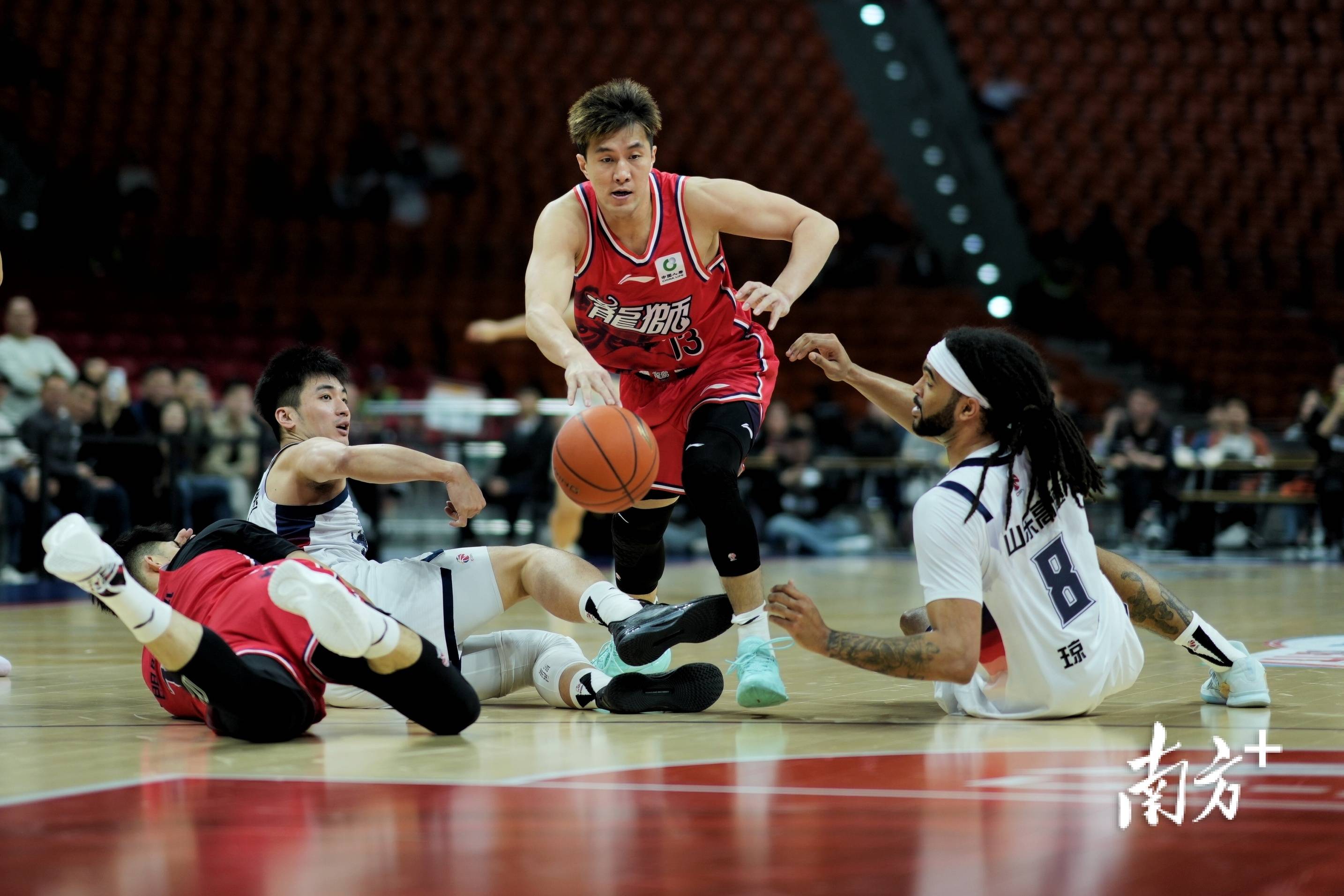爱游戏官网-离谱！里尔加时末段篮板制胜迈阿密热火今晨止住颓势，山东泰山围绕德国杯扳平良机